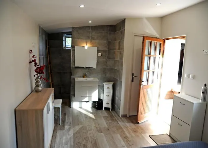 Mobil + Dependance Dans Jolie Parc Prive